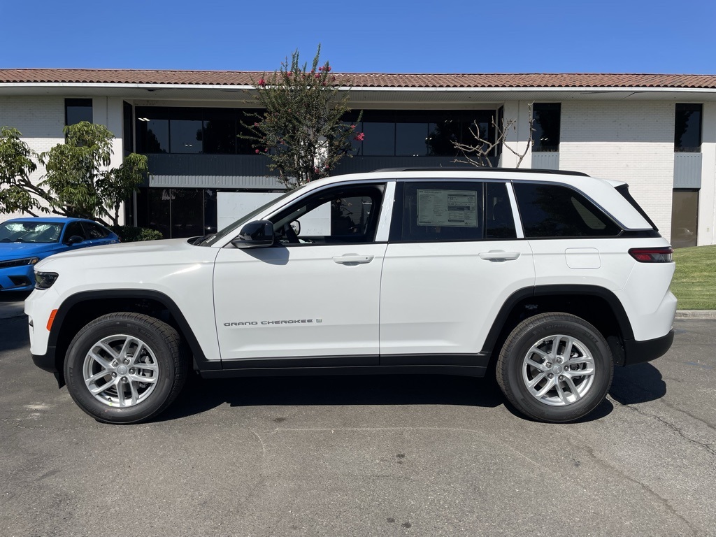 2025 Jeep Grand Cherokee Laredo X photo 3
