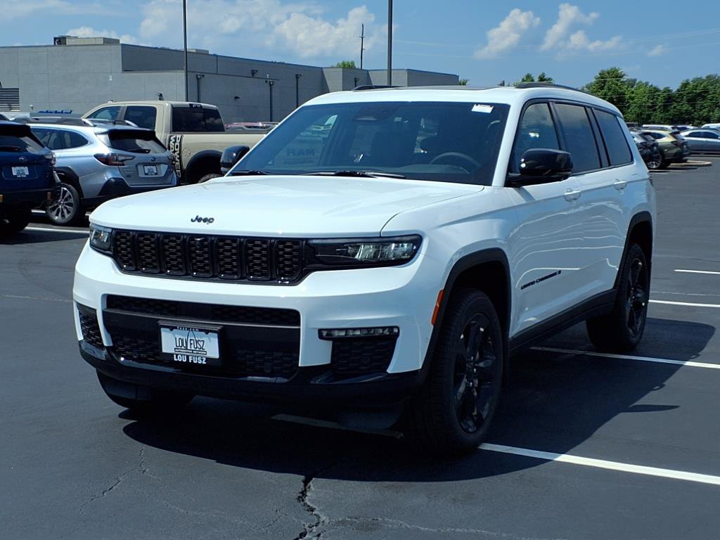 2025 Jeep Grand Cherokee Limited photo 2
