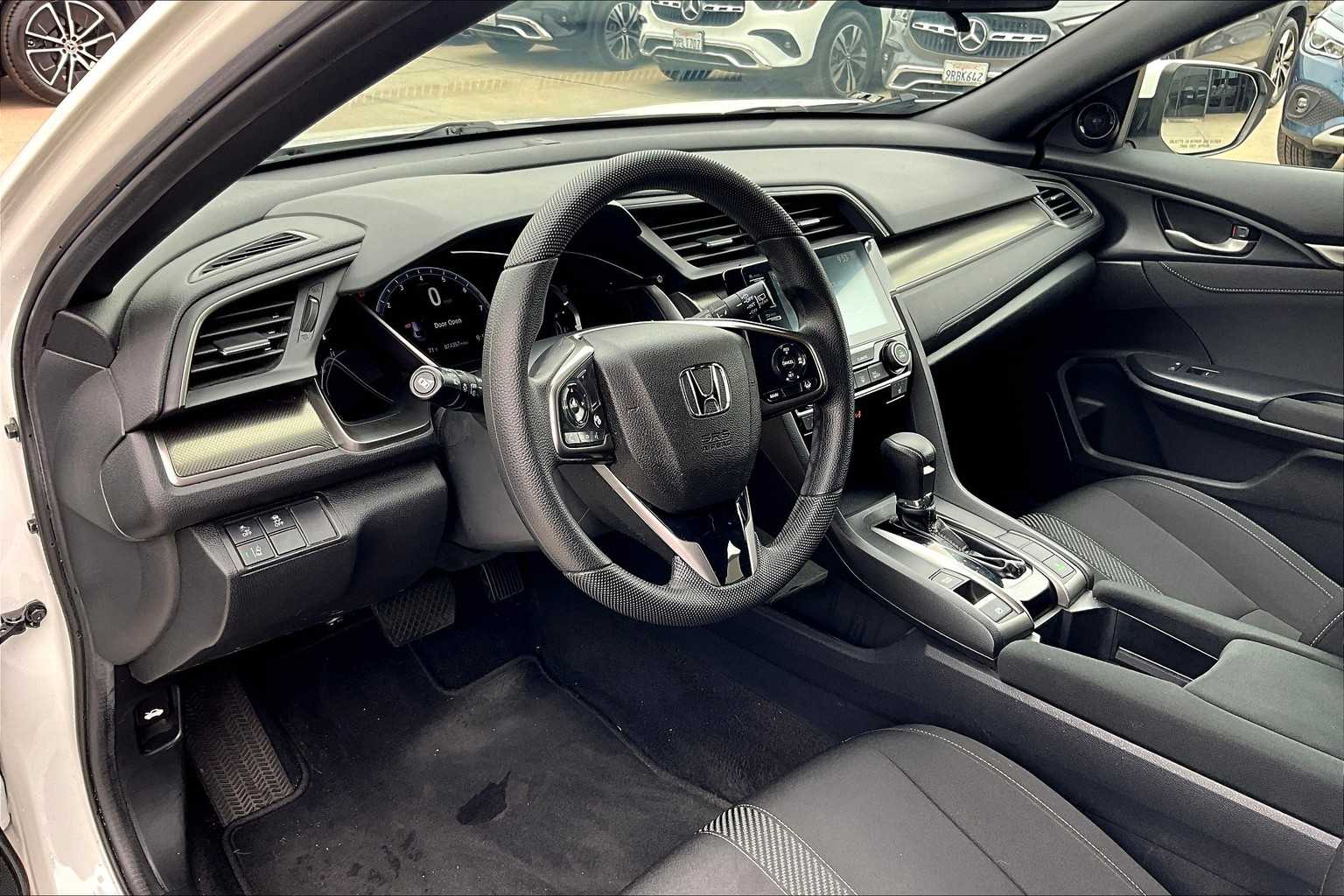 2019 Honda Civic Hatchback EX photo 17