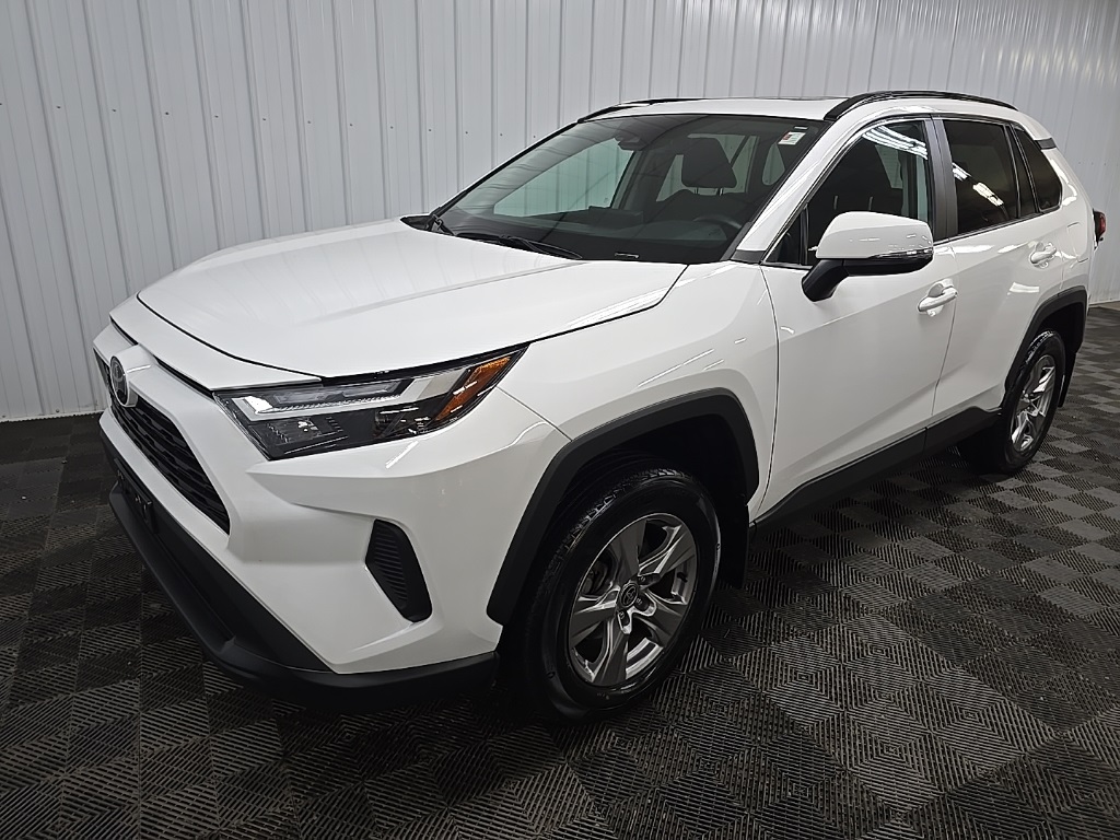 2022 Toyota RAV4 XLE photo 8