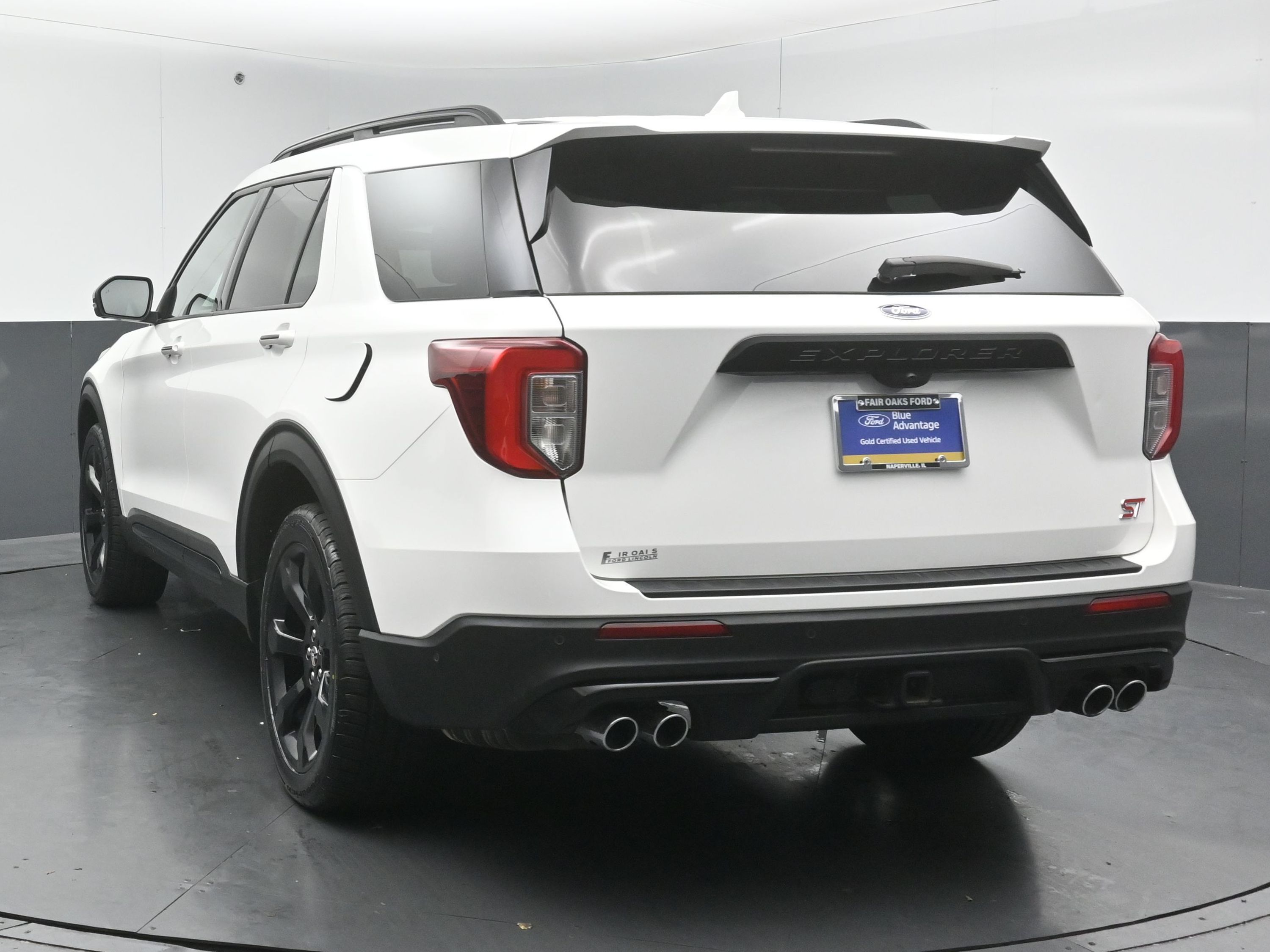 2022 Ford Explorer ST photo 2