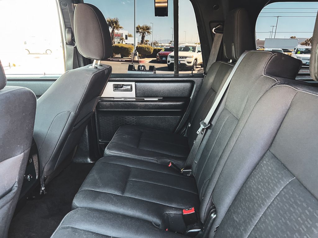 2015 Ford Expedition XLT photo 26