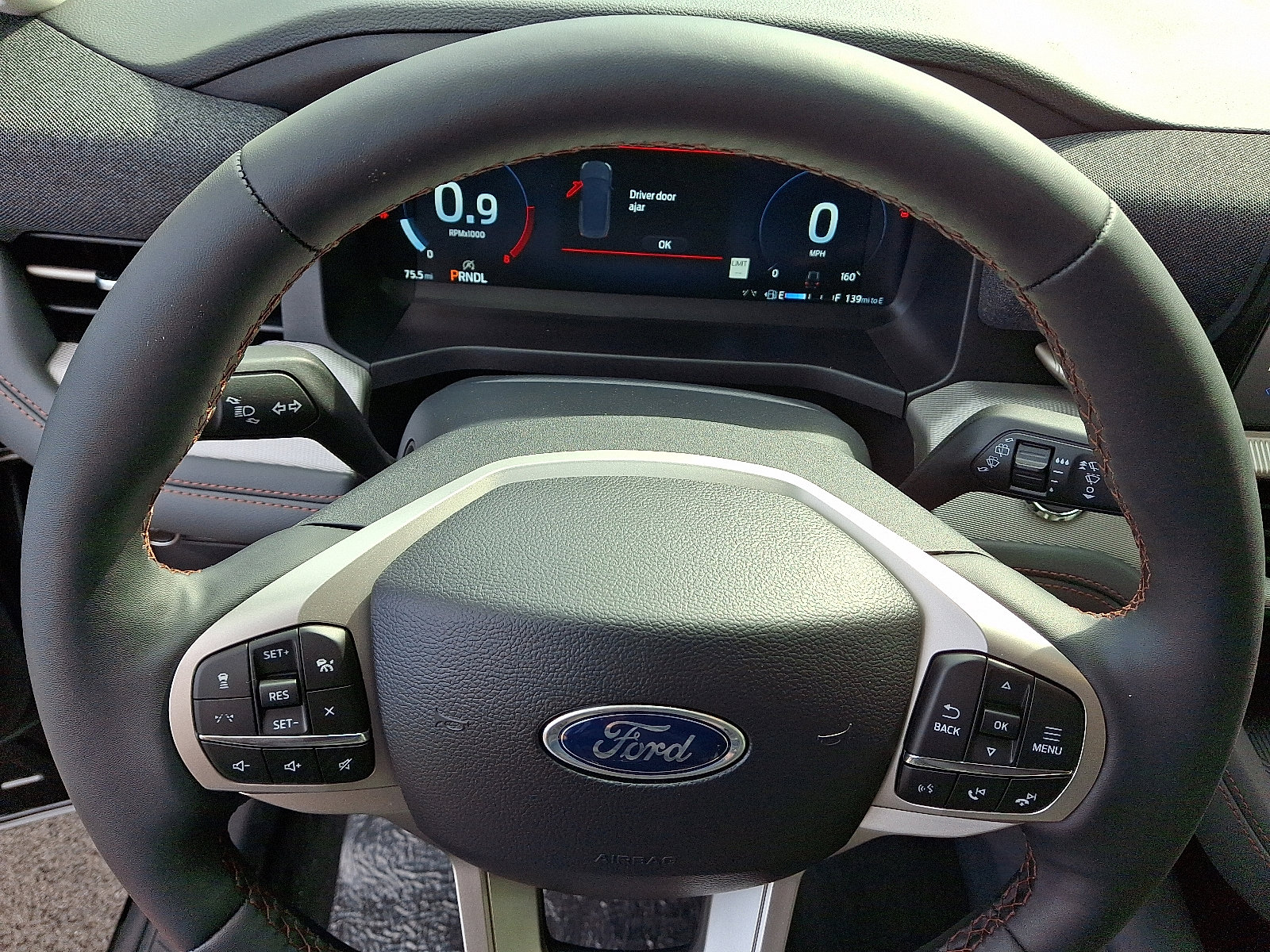 2025 Ford Explorer photo 6
