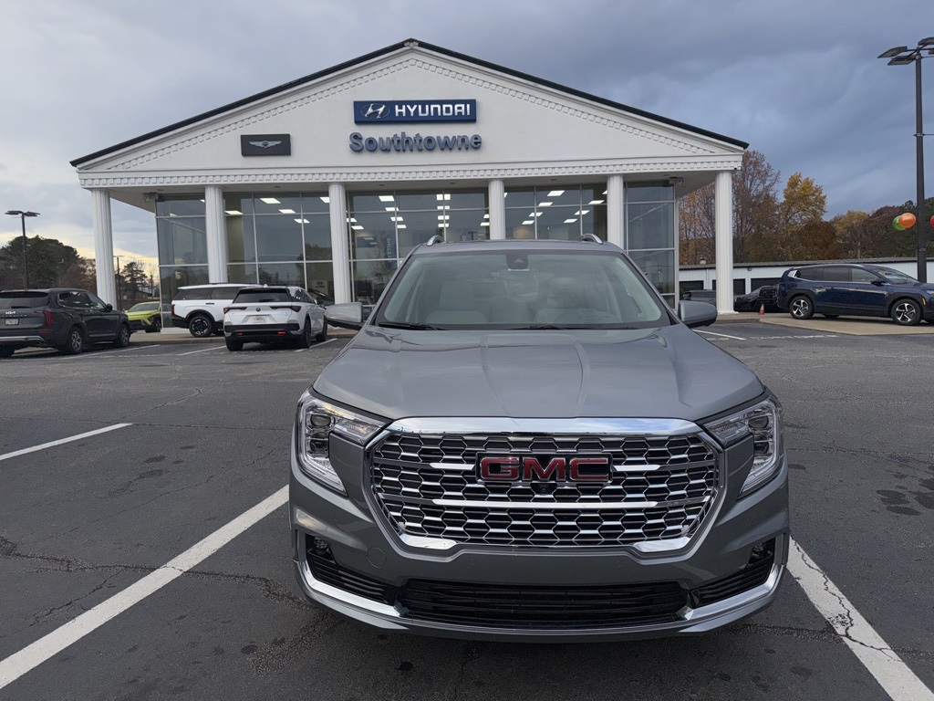2024 Gmc Terrain Denali photo 2
