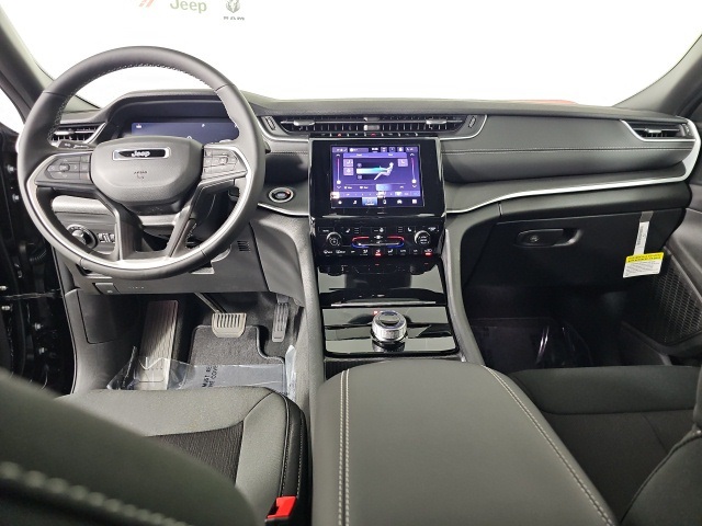 2025 Jeep Grand Cherokee Laredo X photo 13
