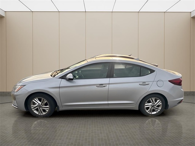 2020 Hyundai Elantra Value Edition photo 3