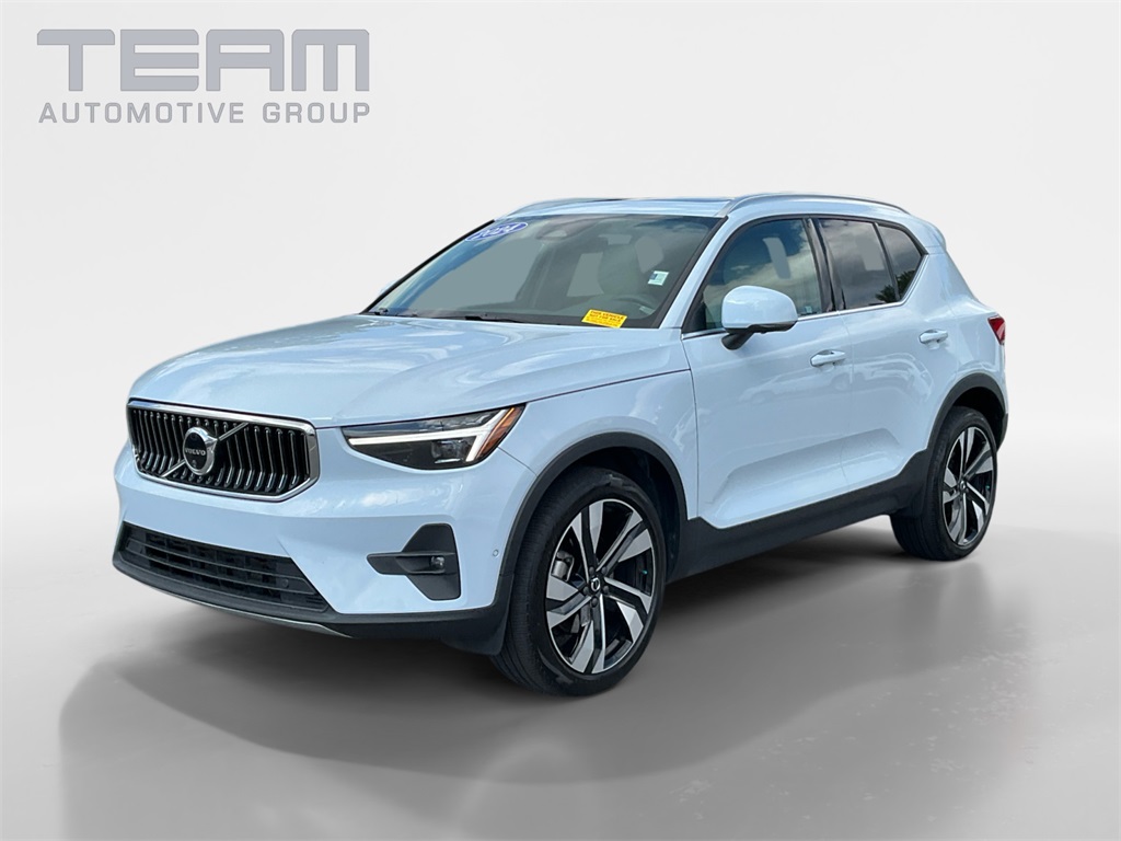 2024 Volvo XC40 Plus photo 3