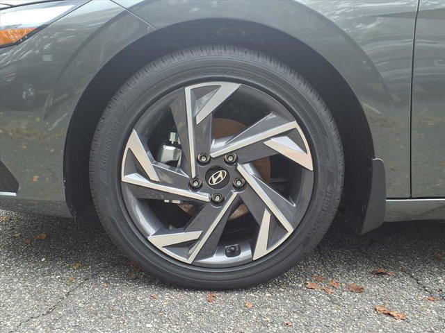 2025 Hyundai Elantra SEL Convenience photo 4