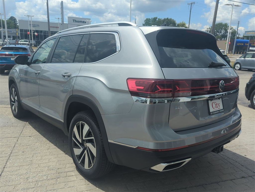 2025 Volkswagen Atlas SEL photo 5