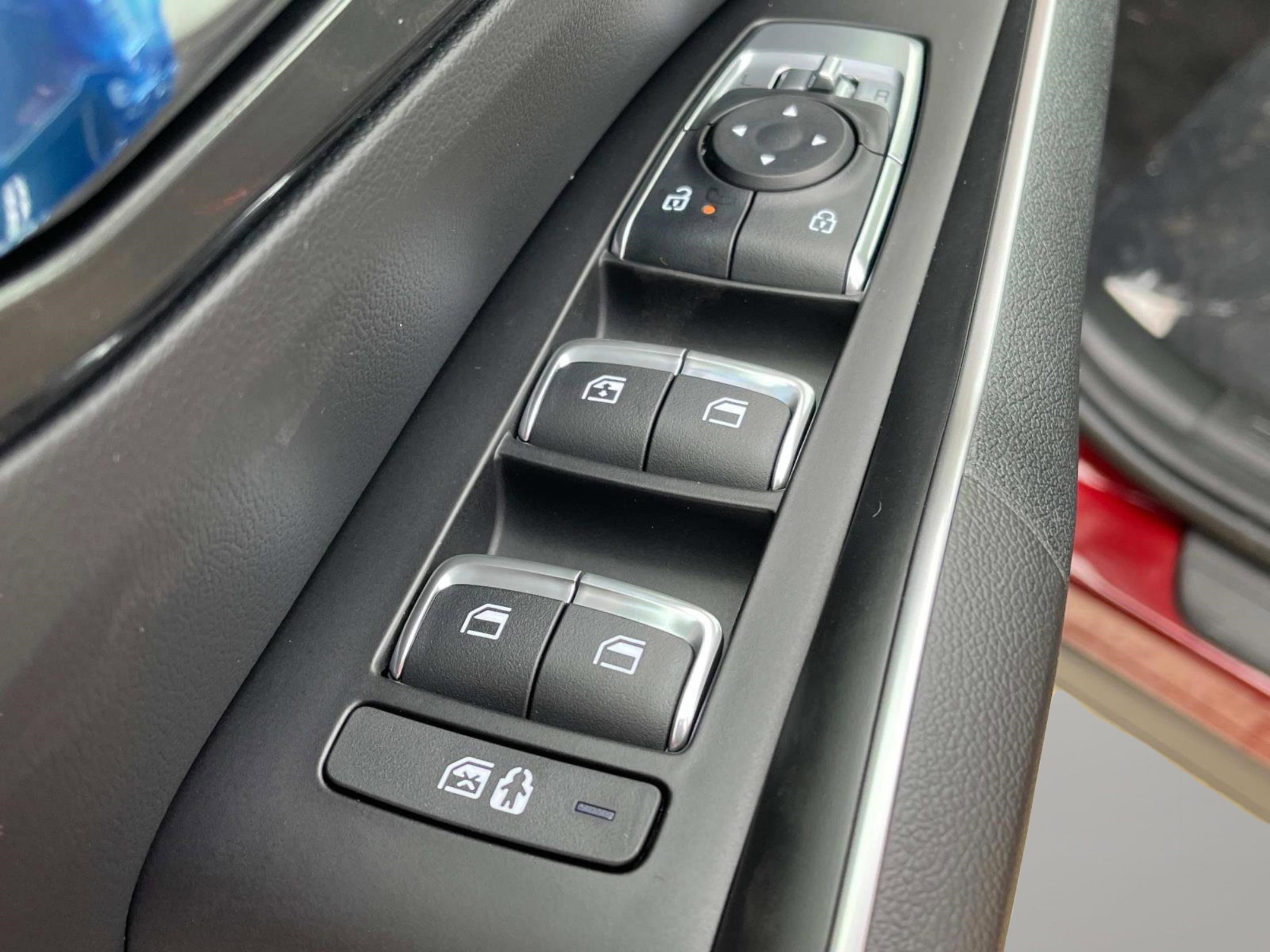 2025 Kia Sorento S photo 16