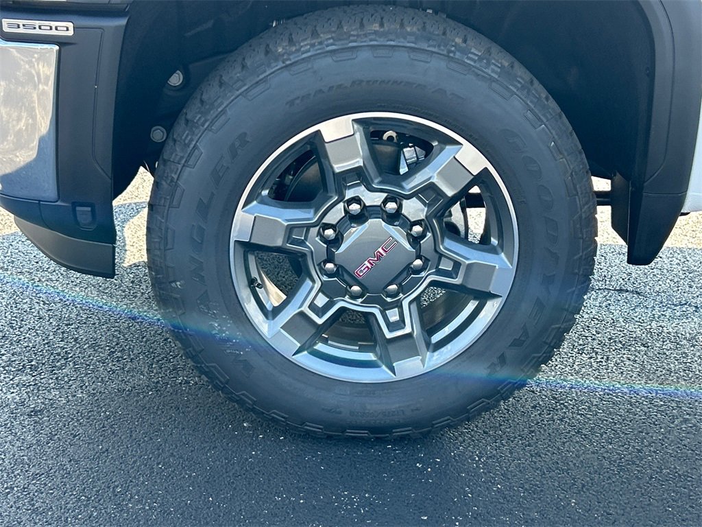2026 Gmc Sierra HD SLE photo 11