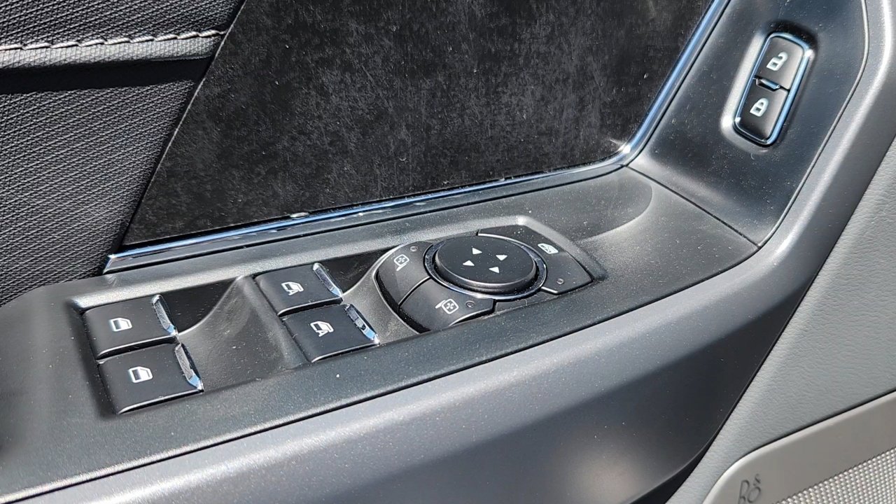 2025 Ford F-150 Lightning photo 8