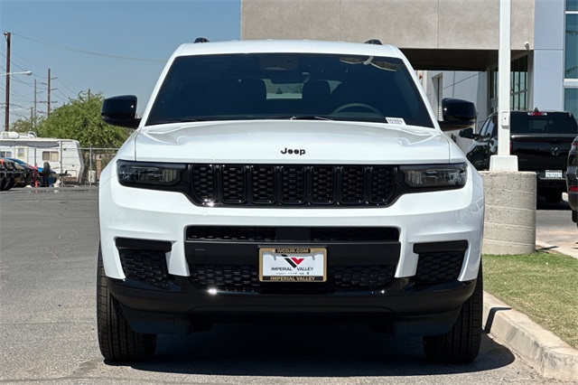 2025 Jeep Grand Cherokee Altitude photo 8