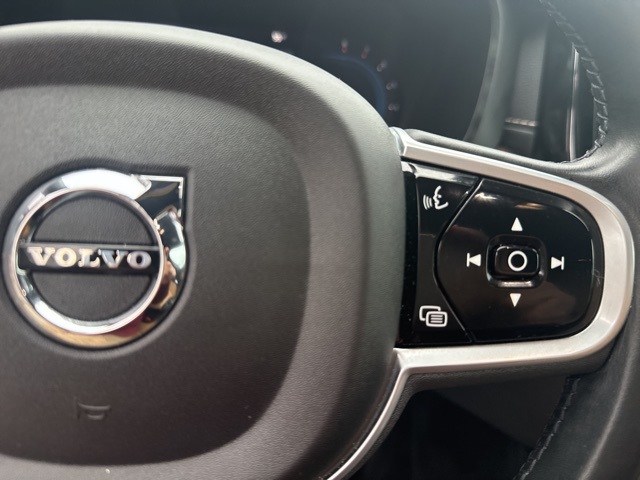 2022 Volvo XC60 B5 Inscription photo 14