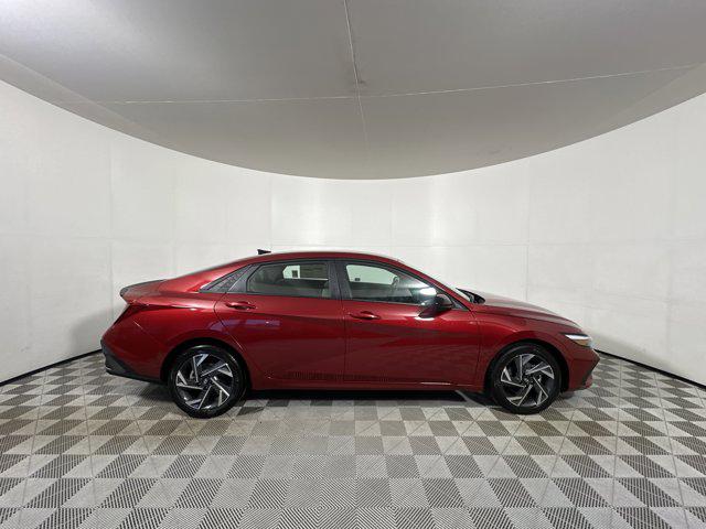 2025 Hyundai Elantra SEL Sport photo 8