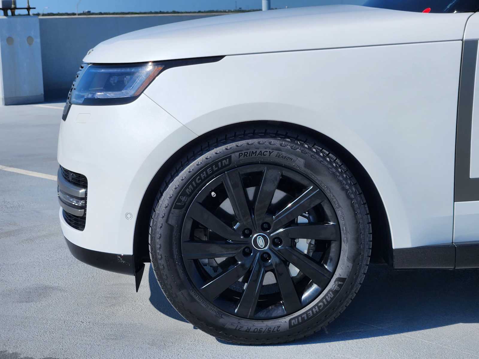 2024 Land Rover Range Rover SE photo 9