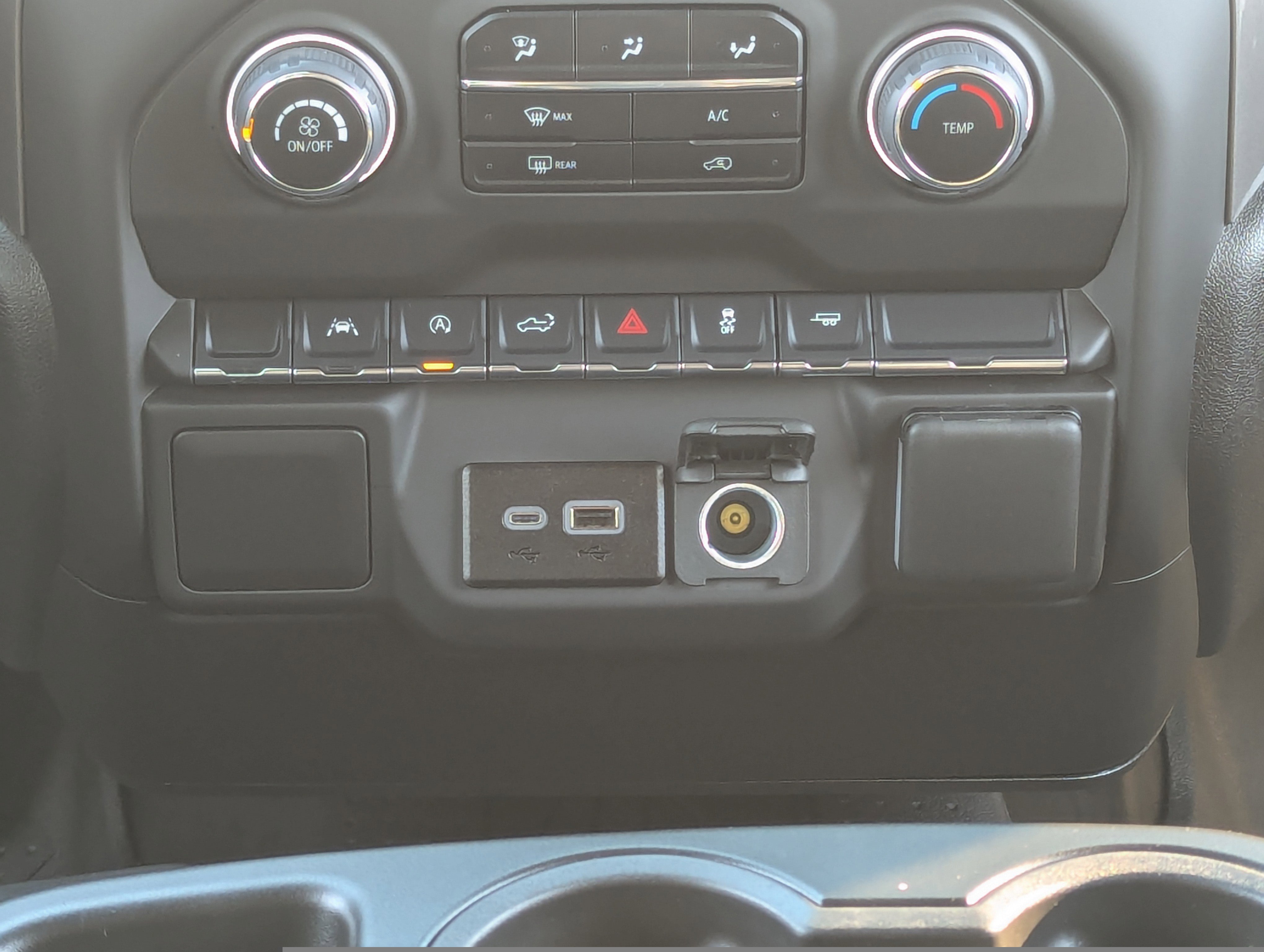 2025 Chevrolet Silverado 1500 Custom photo 4