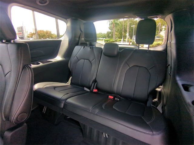 2026 Chrysler Pacifica photo 12