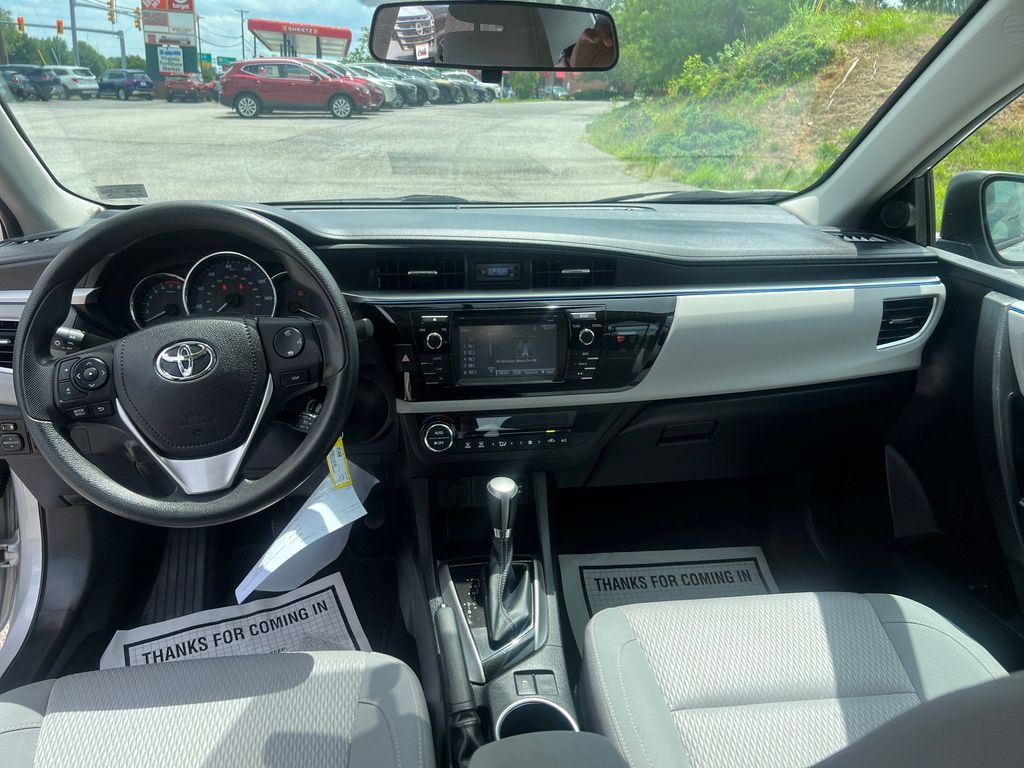 2014 Toyota Corolla LE photo 12