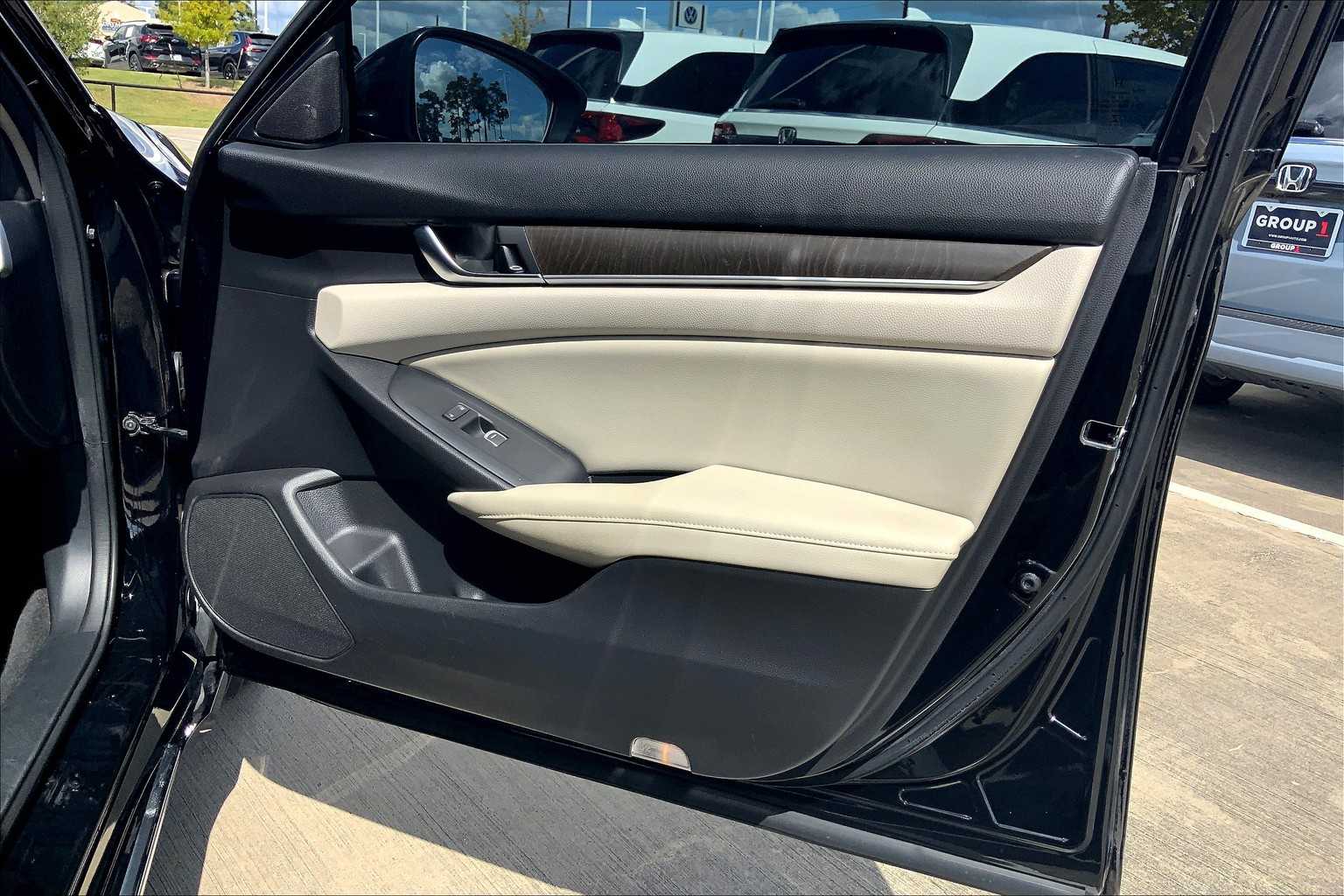 2018 Honda Accord Touring 1.5T photo 20