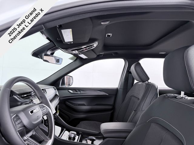 2025 Jeep Grand Cherokee Laredo X photo 20