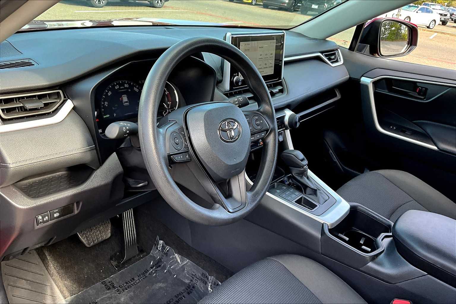 2025 Toyota RAV4 LE photo 15
