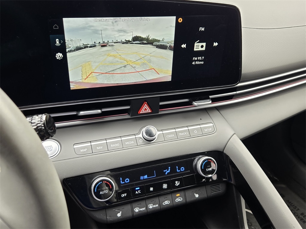 2024 Hyundai Elantra SEL Convenience photo 20