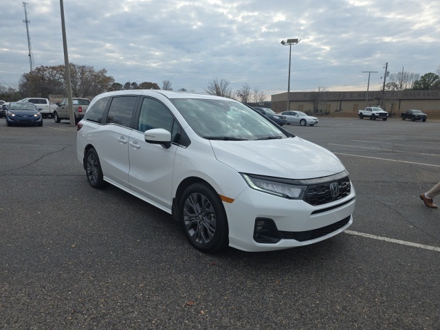 2025 Honda Odyssey Touring's photo