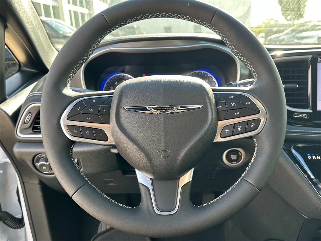 2025 Chrysler Pacifica photo 22