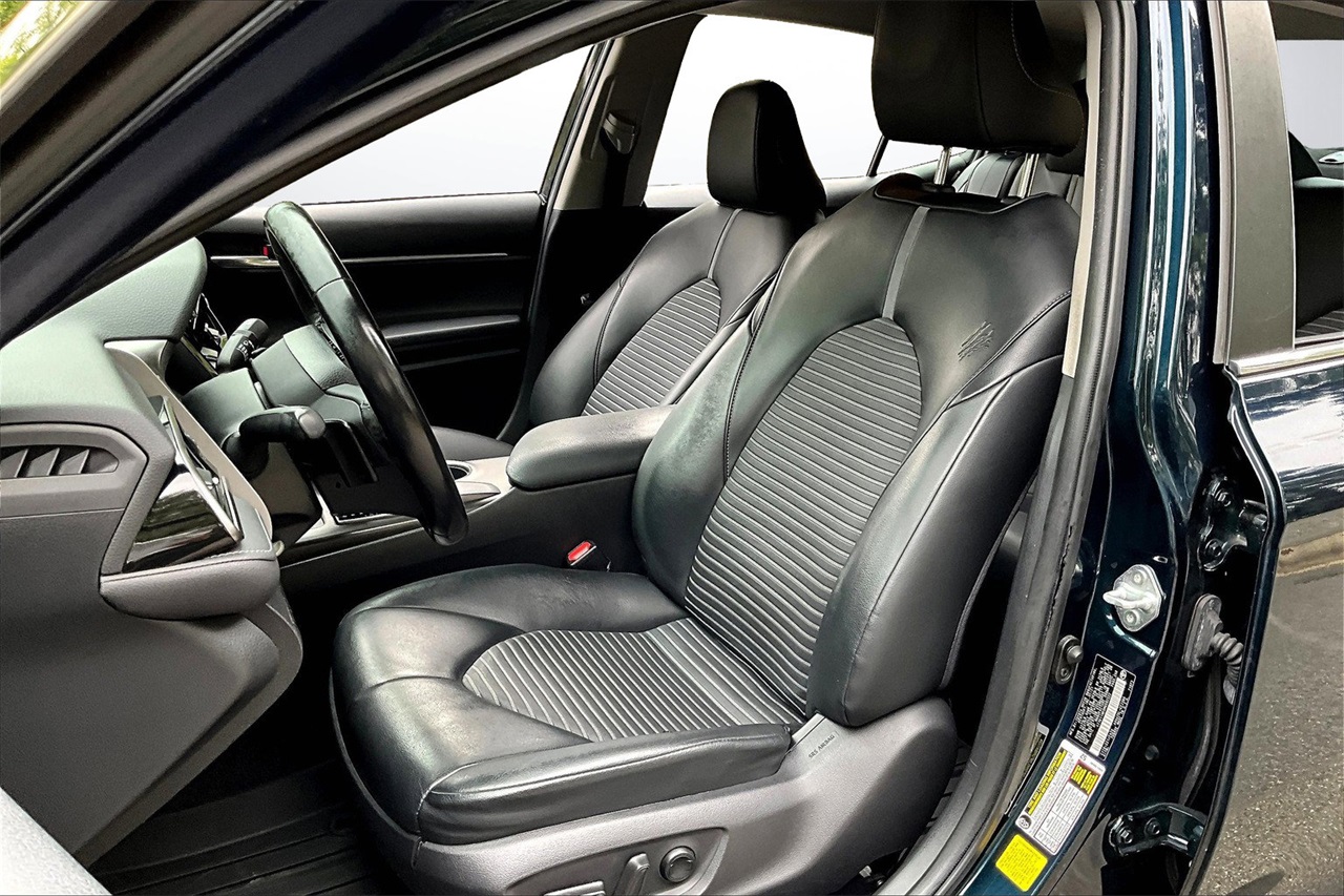 2021 Toyota Camry SE photo 14