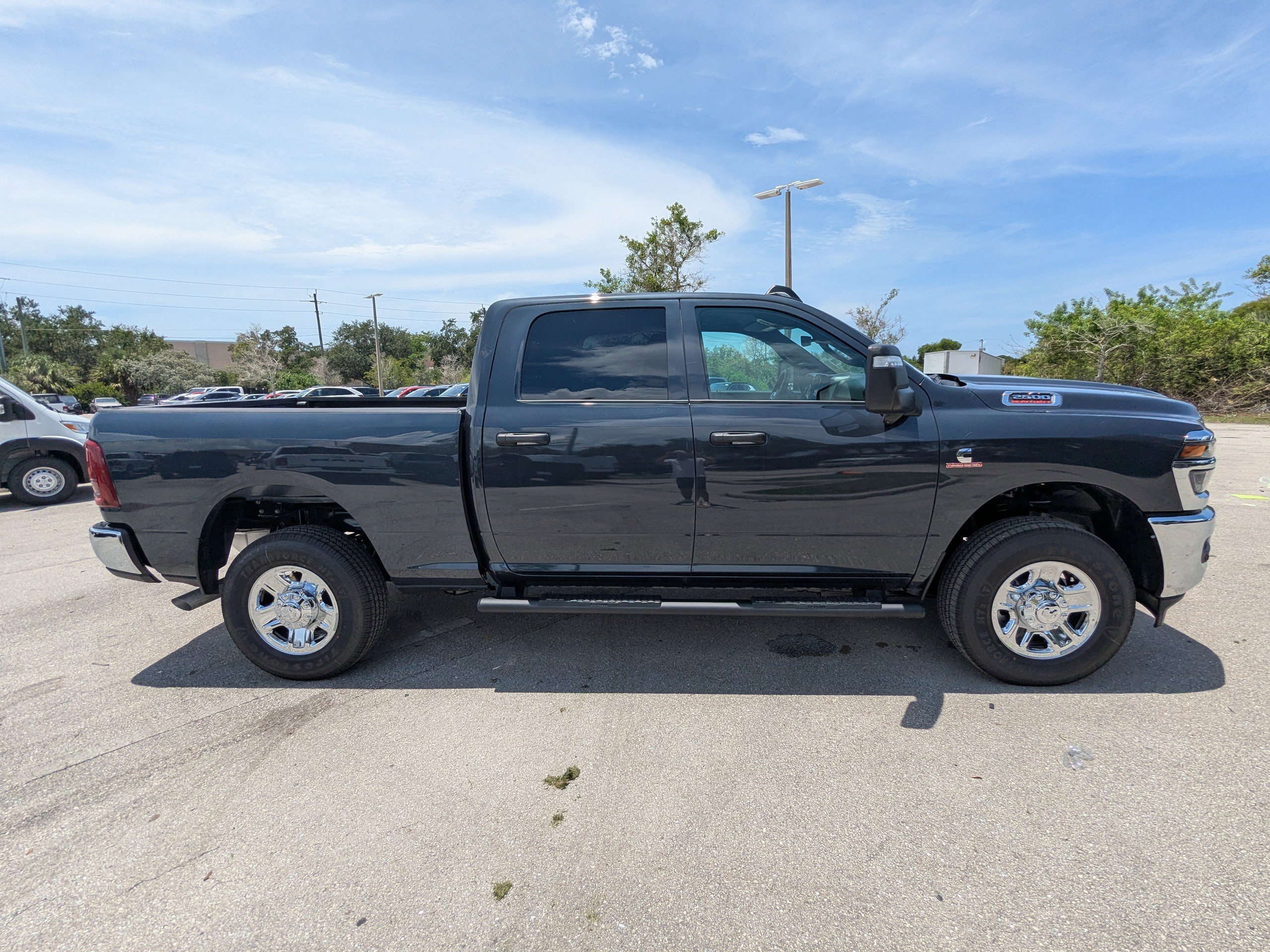 2025 Ram 2500 Tradesman photo 4
