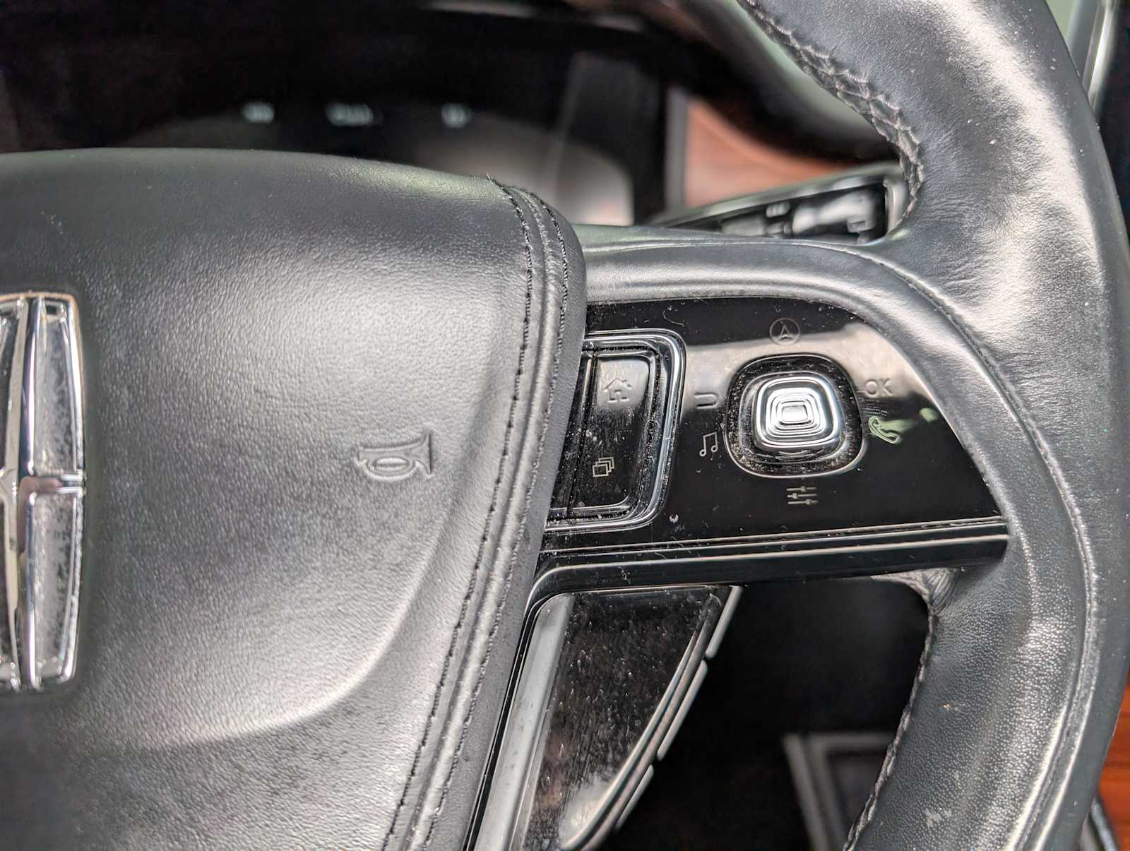 2020 Lincoln Aviator Reserve photo 32
