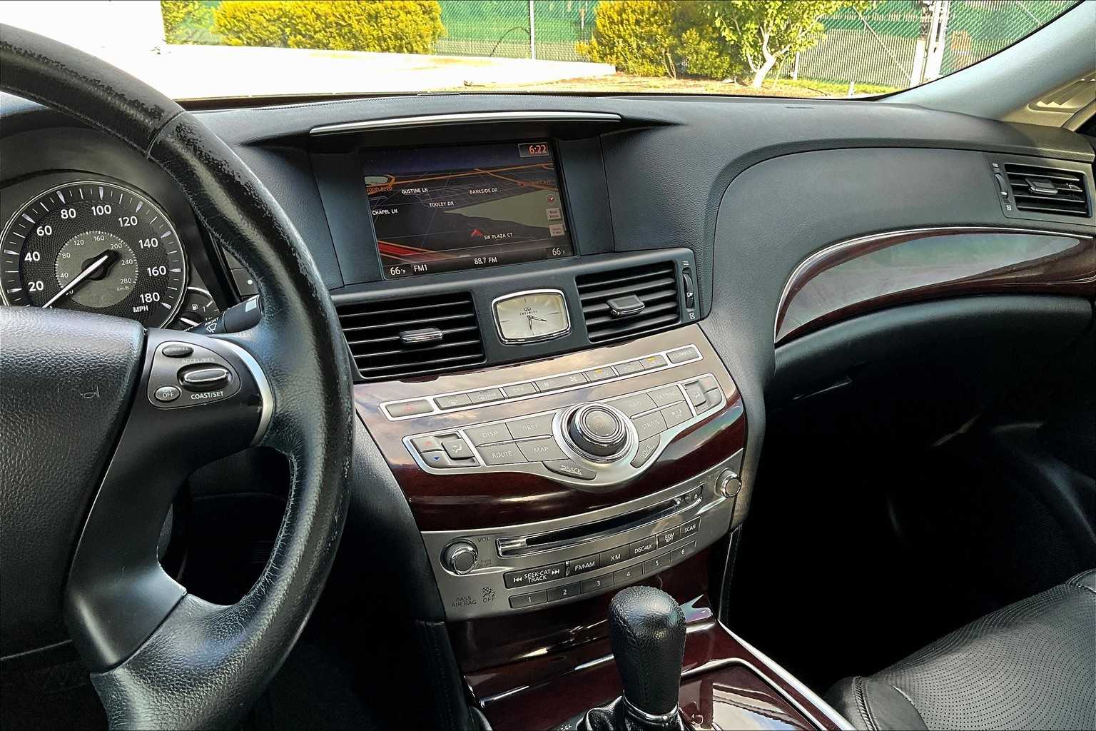 2011 Infiniti M37 photo 5