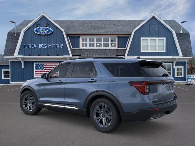 2025 Ford Explorer photo 2