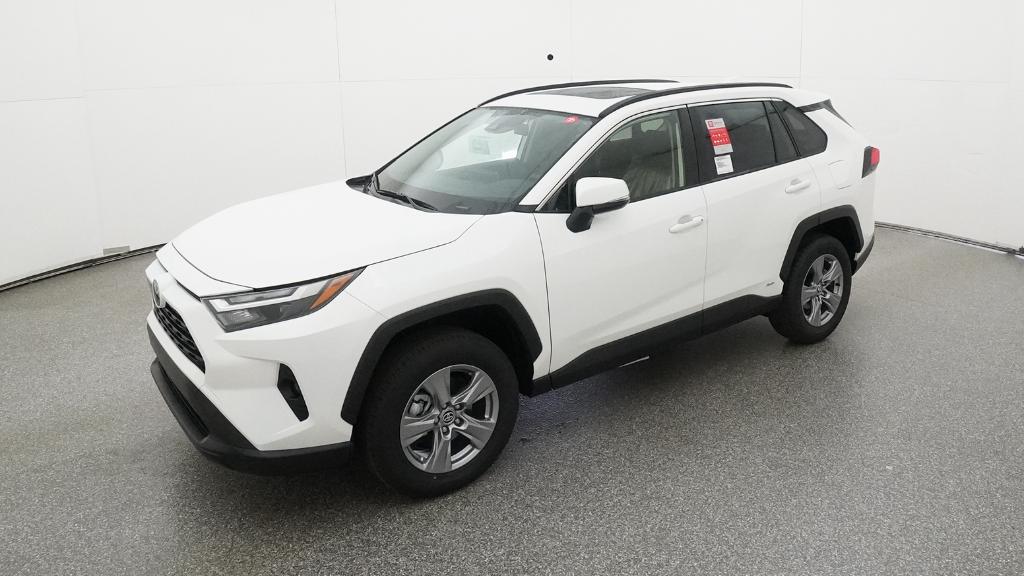 2025 Toyota RAV4 XLE's photo