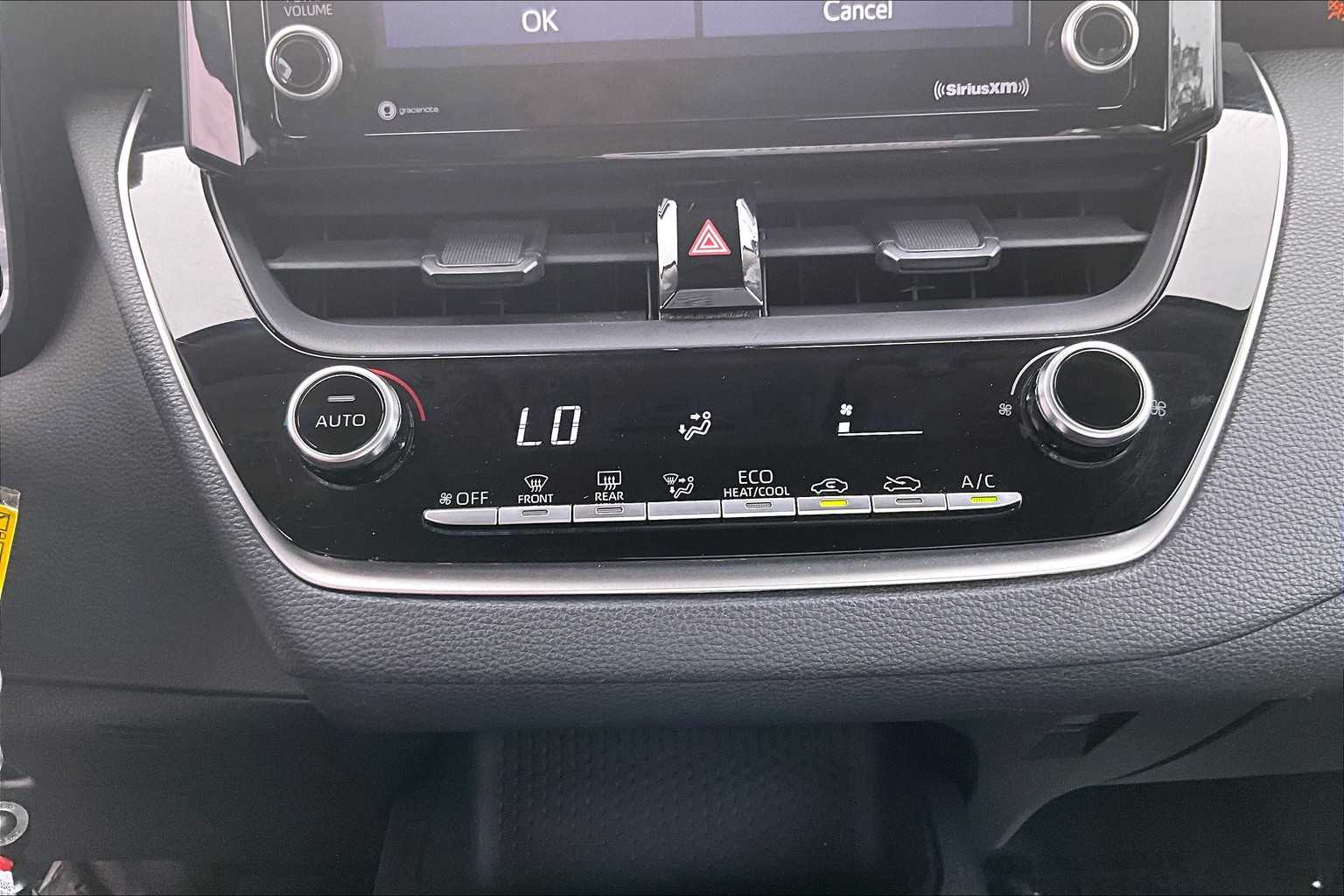 2022 Toyota Corolla LE photo 32