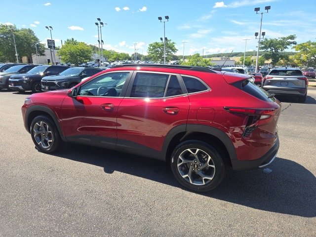 2025 Chevrolet Trax LT photo 4