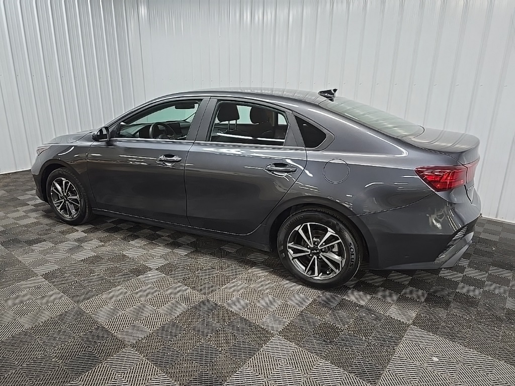 2023 Kia Forte LXS photo 4