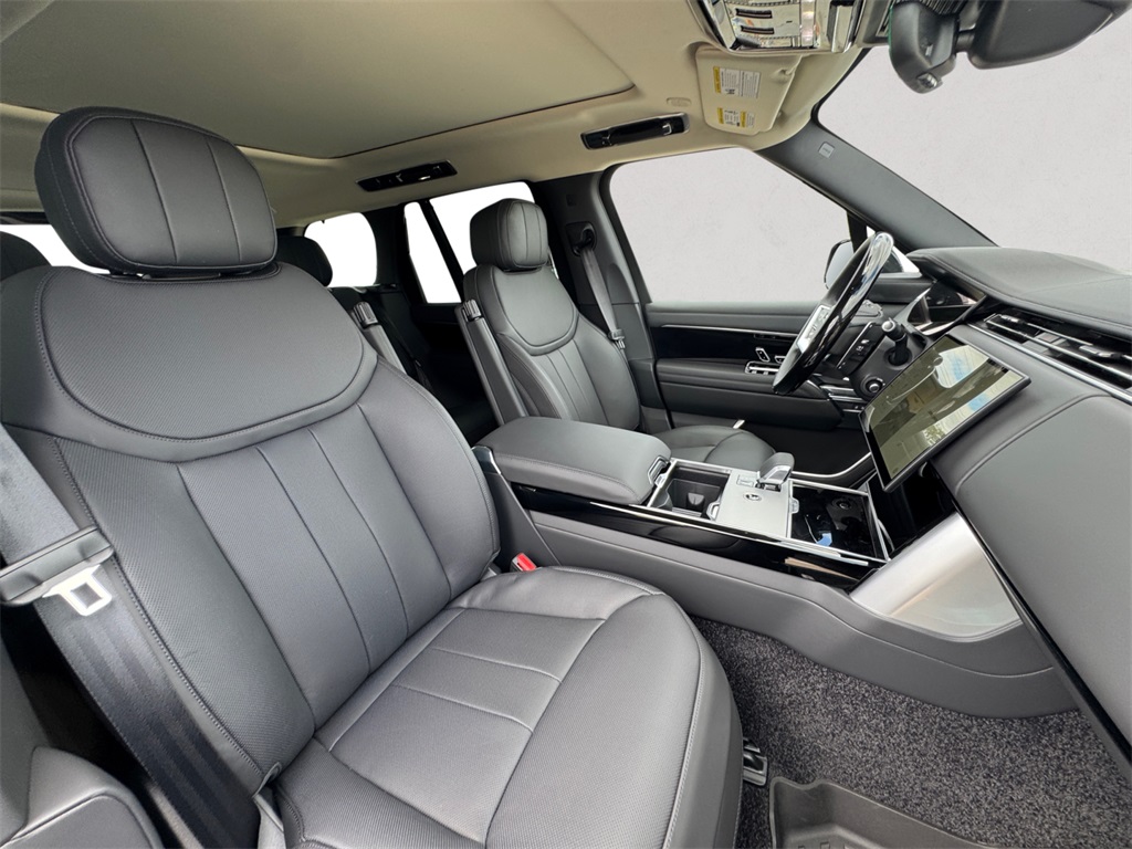 2025 Land Rover Range Rover SE photo 14