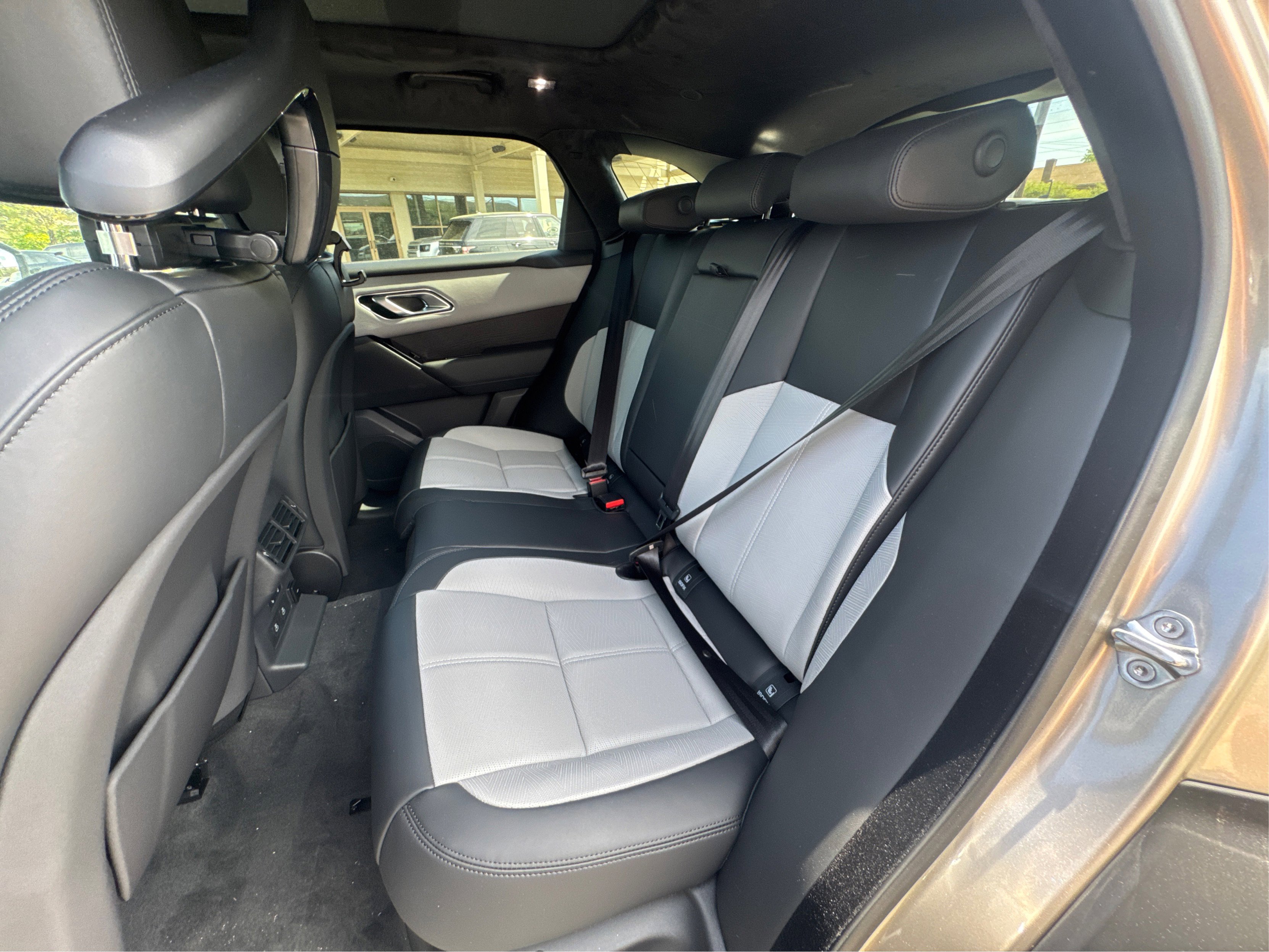 2026 Land Rover Range Rover Velar P400 Autobiography photo 10