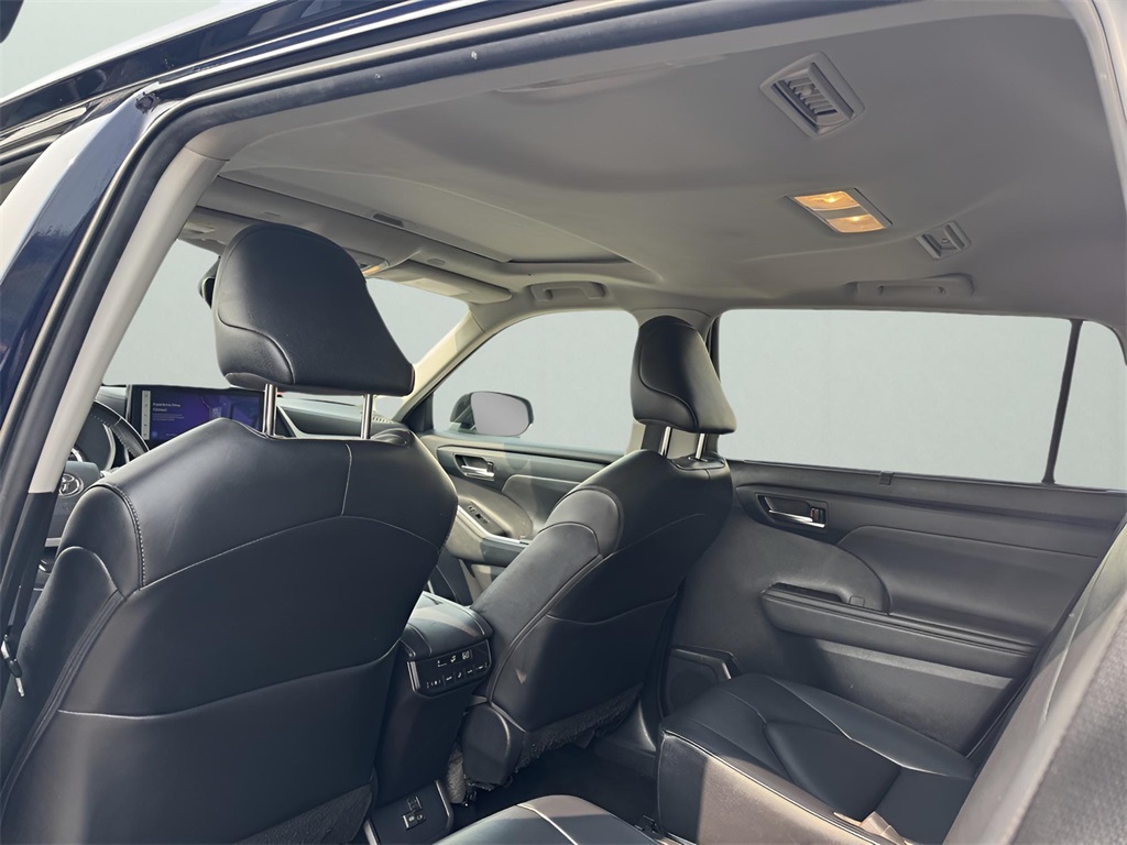 2023 Toyota Highlander XLE photo 5