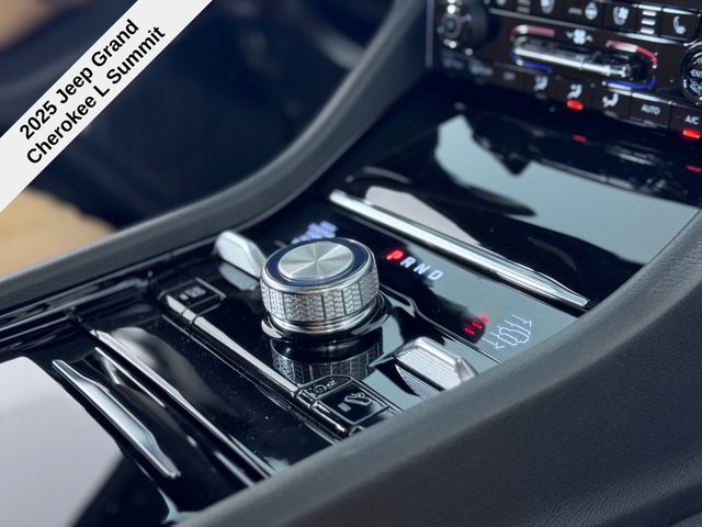 2025 Jeep Cherokee L Summit photo 24