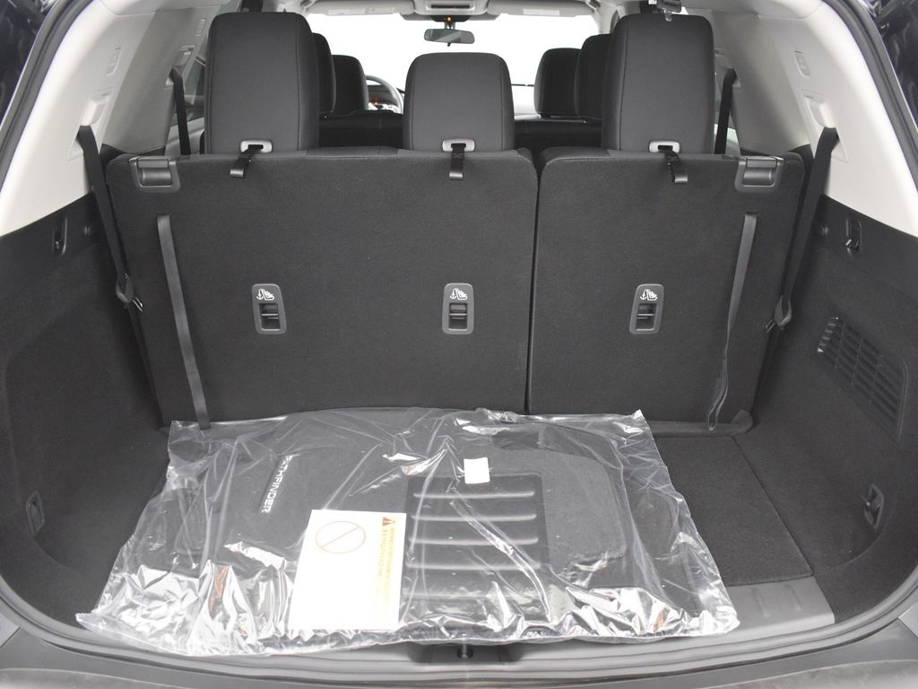 2025 Nissan Pathfinder S photo 35