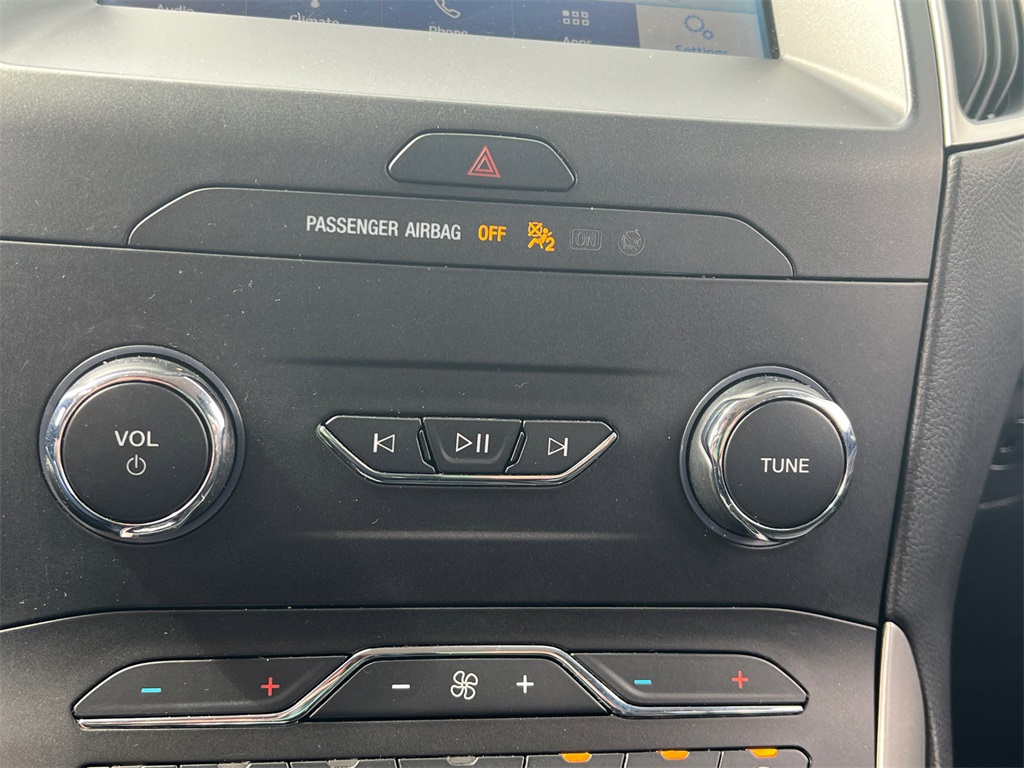2020 Ford Edge SEL photo 18