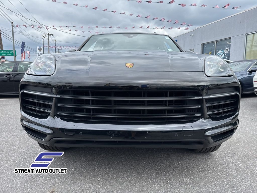 2021 Porsche Cayenne Base photo 2
