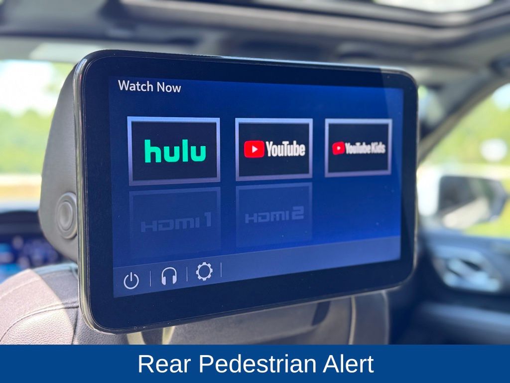 2023 Chevrolet Suburban RST photo 12