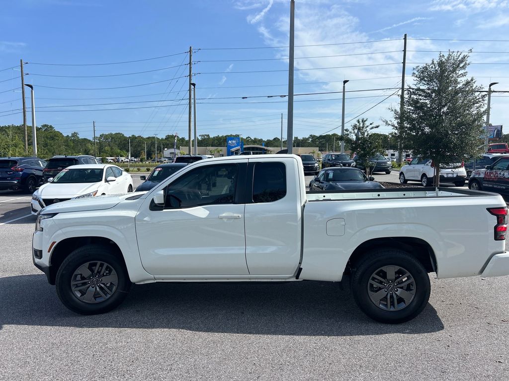 2025 Nissan Frontier SV photo 4