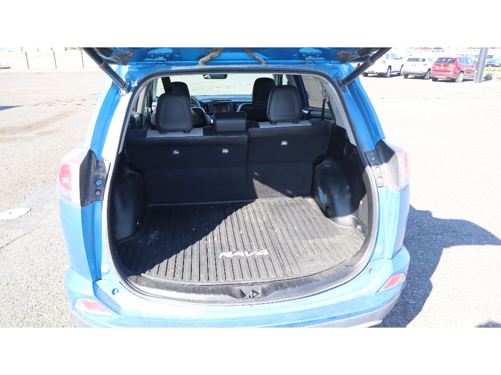 2016 Toyota RAV4 Limited photo 8