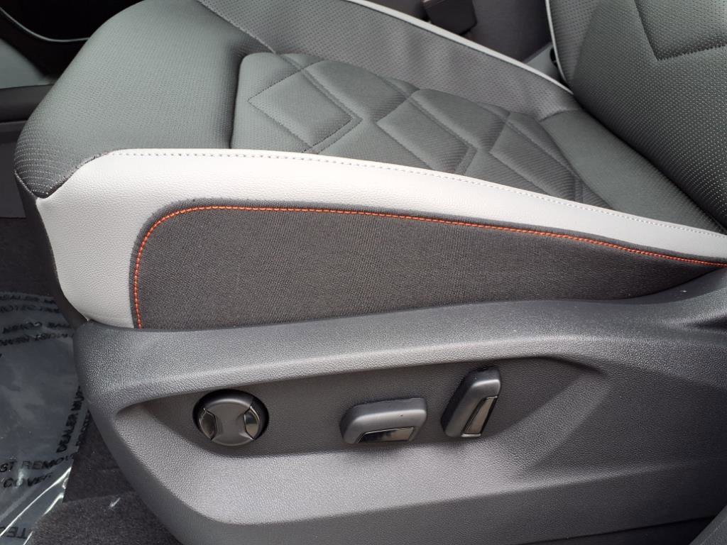 2025 Volkswagen Atlas Peak Edition SE photo 13