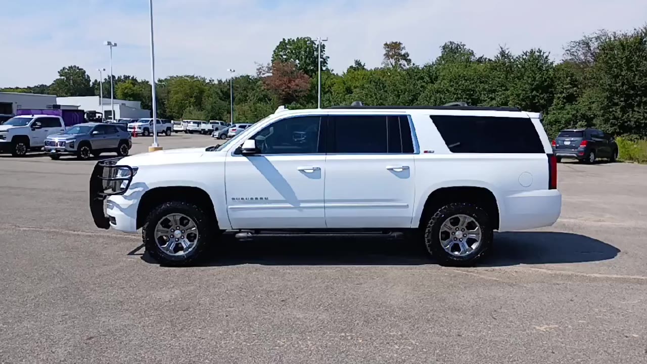 2018 Chevrolet Suburban LT photo 5